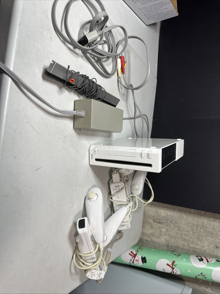 Nintendo Wii Bundle w/ 2 Remotes, Nunchuks, Cables