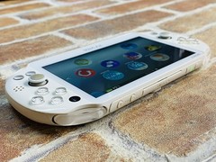 PS Vita PCH-2000 White ZA12 SONY PlayStation Japan Charger 8GB Tested EX DDP