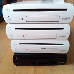 Nintendo Wii U Black & White 5 Consoles & 6 Game Pad For Parts Repairs Japanese