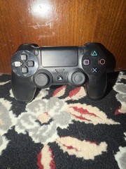 PS4 500 Gb Comes W/ 2 Controllers Power Cable and 5 Games (1 digital) Tested