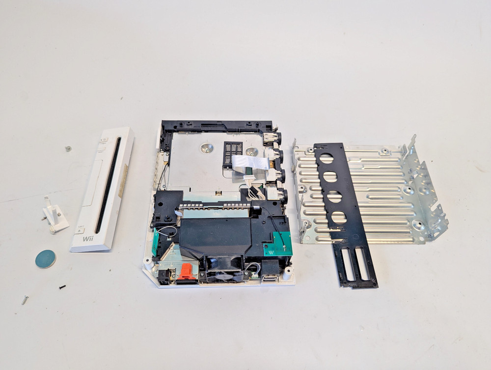 PARTS ONLY – SEE PHOTOS Nintendo Wii Console – White