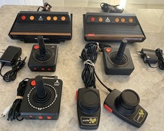 Atari Flashback 2 /4 Atari 2600 + Plug & play TV Games Set.