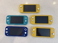 Nintendo Switch Lite Console – 5 Pack Bundle – For Parts/Repair – Won’t Turn On