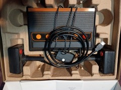 Atari Flashback 8 Gold Deluxe HD Console Wireless Controllers – Gold Used
