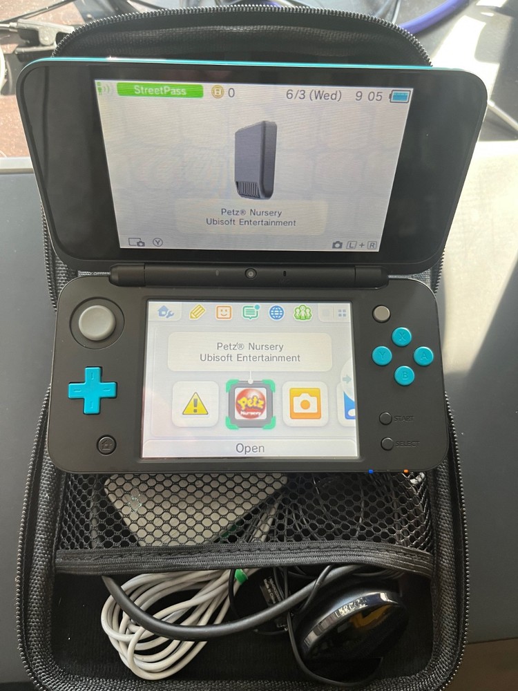 Nintendo 2DS XL Console – Black/Turquoise – 9 games – Tested/Works!