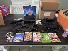 Xbox 360 4GB Kinect Console Disney Adventures Disneyland Edition In Box