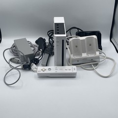 nintendo wii console 1 Controller 1 Nunchuck 2 Charging Stations No AV CORD READ