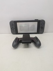 Nintendo Switch Console (HAC-001) with Gray Joy-Cons + Comfort Grip