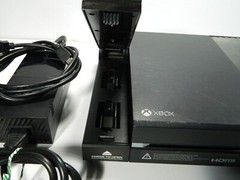 XBOX ONE Model 1540 w/ Battery Charging Dock, power supply & HDMI