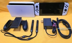 Nintendo Switch OLED 64GB With White Joy-Cons Handheld Console Excellent
