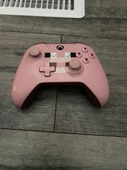 Microsoft Xbox One S Minecraft Limited Edition xbox and 2 controllers one pig