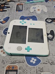 Nintendo 2DS White/Blue Console w/Charger, 4-Games,Case EXCELLENT
