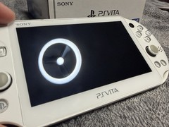 Sony PS Vita PCH-2000 ZA12 White Handheld System Wi-Fi 1GB NTSC-J CIB