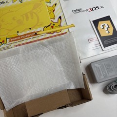 Nintendo New 3DS XL Pikachu Yellow Edition Console CIB Complete In Box Authentic