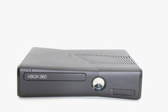 Microsoft Xbox 360 Slim Black 4GB+ Controller+ HDMI+ Power Cord (READ DES.)