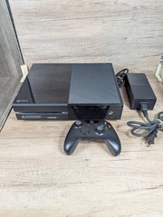 Microsoft Xbox One 1540 500GB Black Console w/ Wireless Controller Power Supply