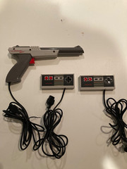Nintendo NES Clone, 4 controllers, gun