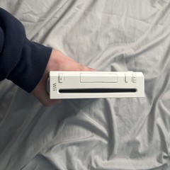 NINTENDO WII RVL-001 CONSOLE WHITE WORKING / TESTED W/COSMETIC SCRATCHES – 2006