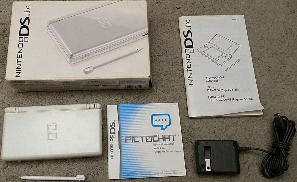 Nintendo DS Lite USG-001 Polar White IOB In Original Box w/ Stylus & Charger CIB