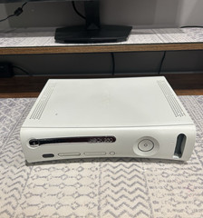Microsoft Xbox 360 Pro 20GB Console – Matte White