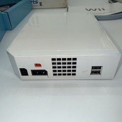 Original Nintendo Wii Console (White, Model RVL-001)