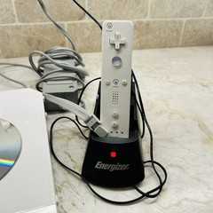 Nintendo Wii Console RVL-101 W/ 1 controller, charger w/ Mariokart Tested