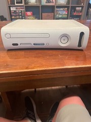 Microsoft Xbox 360 – Matte White. INCLUDES 2 controllers and a memory chip