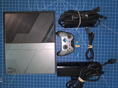 Xbox One Halo 5: Guardians Limited Edition Console + Controller (15H5LE)