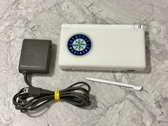 Nintendo DS Lite Polar/White Handheld System Seattle Mariners Bundle