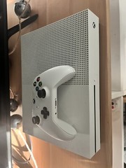 Microsoft Xbox One S 500GB Video Game Console – White TURN OFF ITSELF
