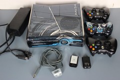 Xbox 360 Halo 4 Limited Edition Console 3 Controllers, Charger, Controller cable