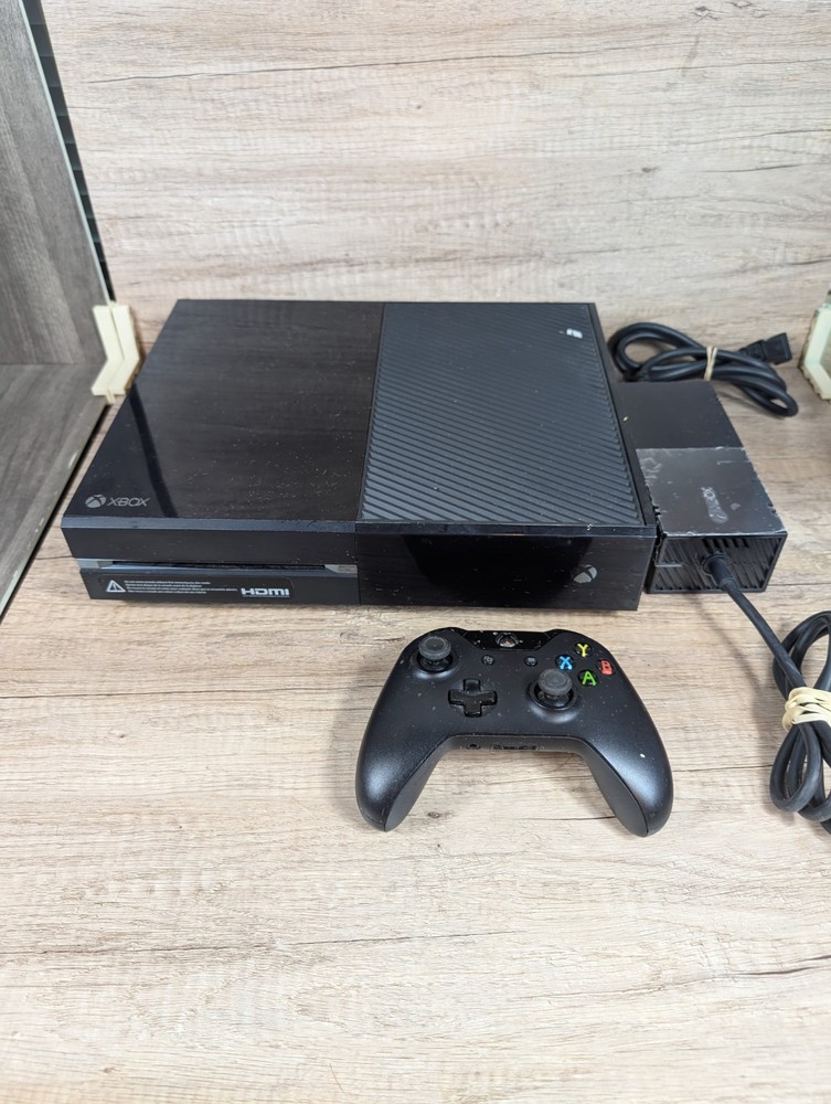 Microsoft Xbox One 1540 500GB Black Console w/ Wireless Controller Power Supply