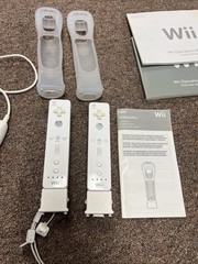 Nintendo Wii RVL-001 White Console + 2 OEM Remote & Nunchuck + 1 Game + Manuals