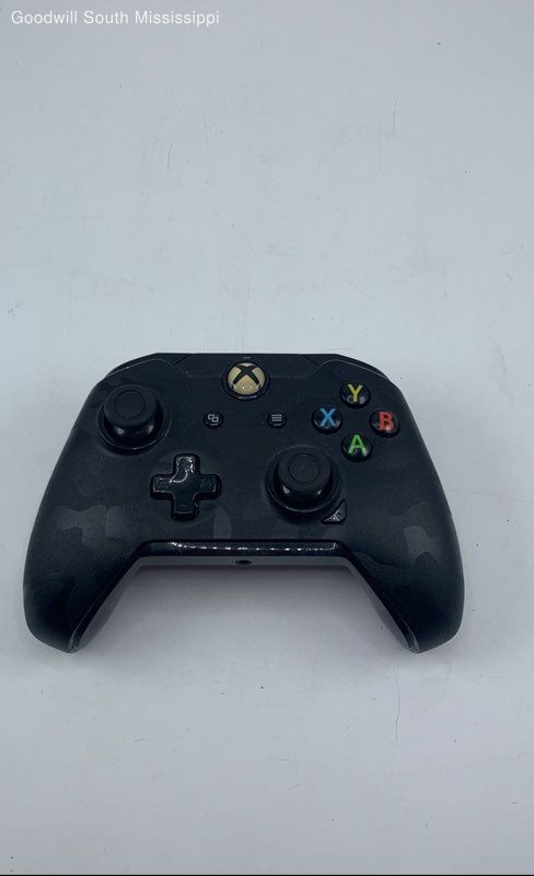 Xbox One Camo Wired Controller For Parts/functionality Not Tested
