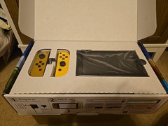 Nintendo Switch – Pokemon Let’s Go Eevee Edition Console w/Poke Ball Plus CIB