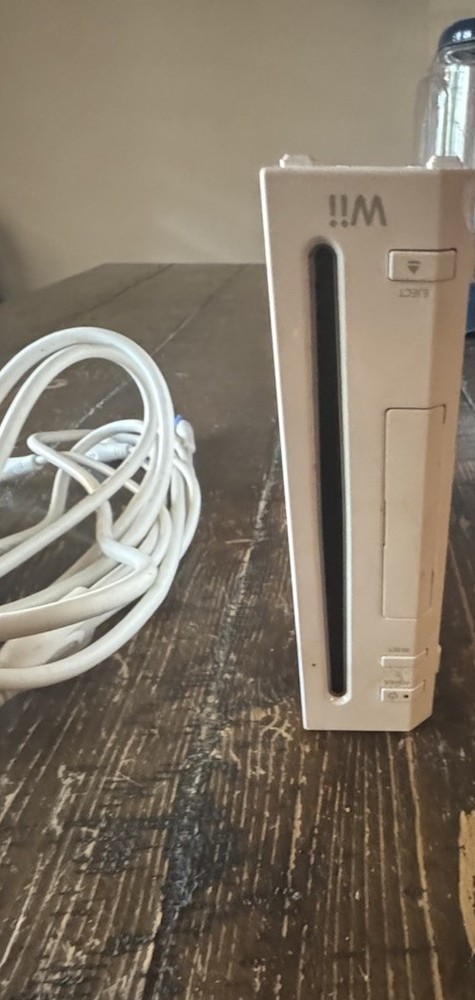 Nintendo Wii – White Console & Cord- WORKS But Selling For Parts