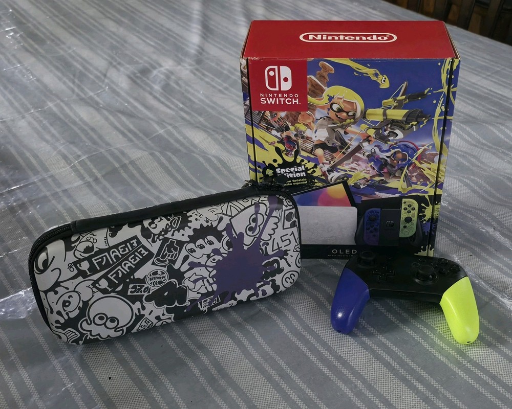 Nintendo Switch (OLED Model) Splatoon 3 Edition + Pro Controller + Carrying Case