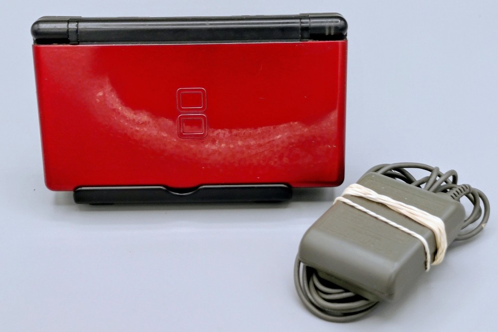 Nintendo DS Lite -Red Crimson With Charger 24hr Ship 🇨🇦
