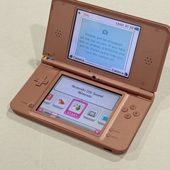 NINTENDO DSI XL PINK UTL-001: FOR PARTS / NOT WORKING