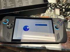 (Complete) ASUS ROG Ally x RC72LA Handheld Console AMD Z1 Extreme 1TB SSD, 24GB