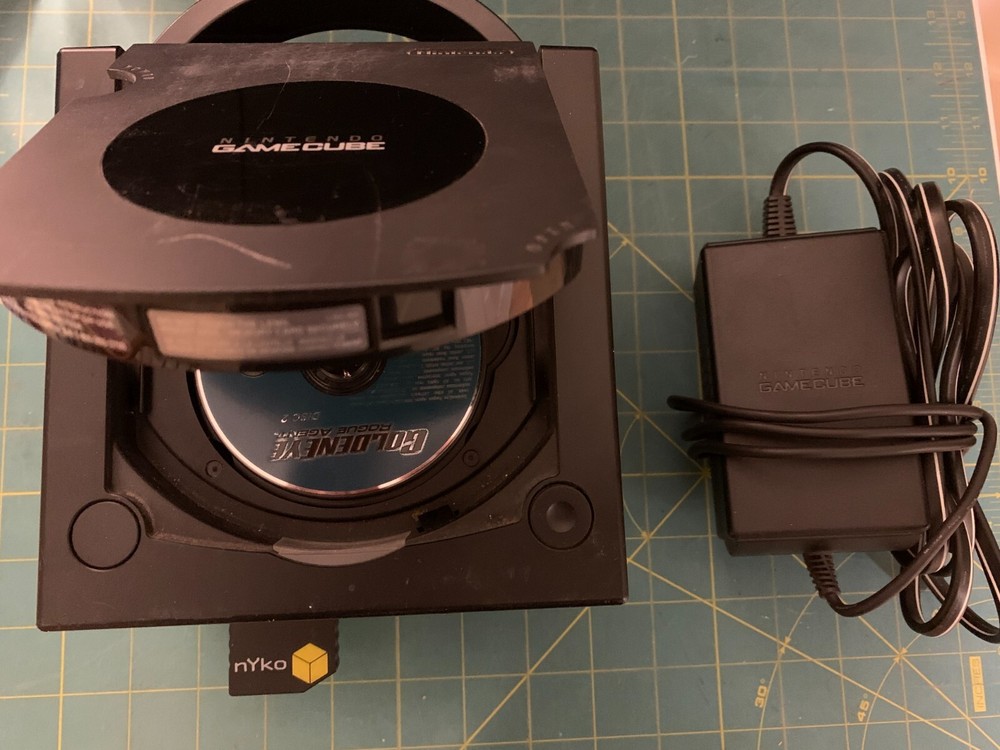 Nintendo GameCube Console DOL-001 US/Canada Black w/ Goldeneye