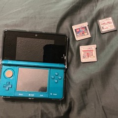 Nintendo 3DS Blue CTR-001 Handheld 3D Capable 2GB NTSC-U/C w/ 3 Games