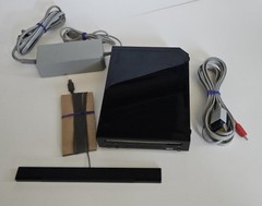 Nintendo WII Black RVL-101 Console, Cords, 2 Remotes EUC & New Nunchuck