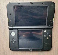 New Nintendo 3DS XL Lime Black | Charger + 32GB SD Card | Region Free