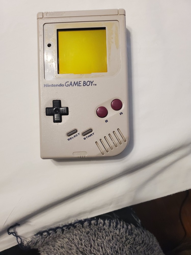 Nintendo GAME BOY.  Used for parts. Not working.