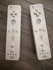 Nintendo Wii Gaming Console w 2 Remote Controllers White RVL-001(USA) UNTESTED