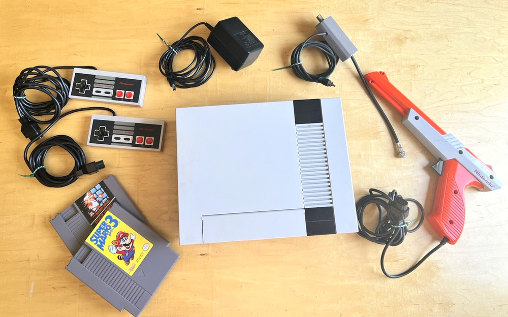 Nintendo ES Console Duck Hunt Super Mario 3 2 Controllers Cables & Zapper Tested