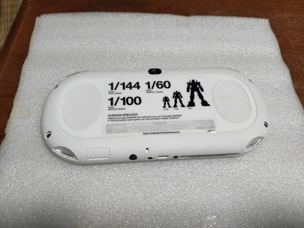 PSVita PS Vita PCH-2000 Gundam Breaker Original Design Starter Pack PCHL-60001