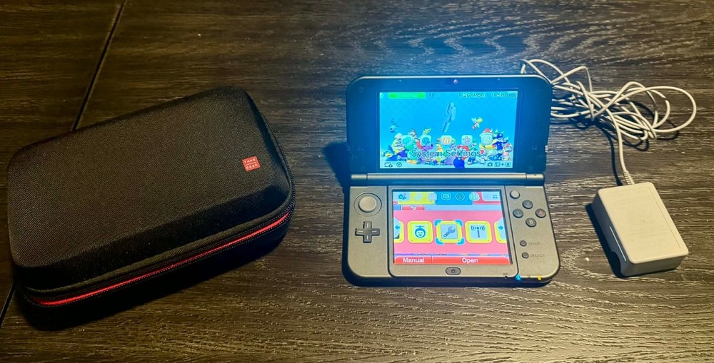 Nintendo New version 3ds XL black console w/ Case game pockets & 21 Game BUNDLE