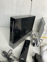 Nintendo Wii Bundle, Controller 10 Games Mario Kart Play Fit Lego Indiana Jones